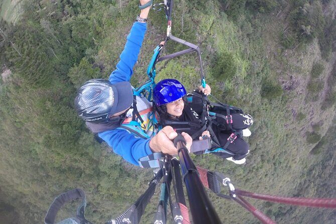 Go Paragliding in Medellín with private transporter service - The briefing and flight: What “safe and fun” actually means in practice
