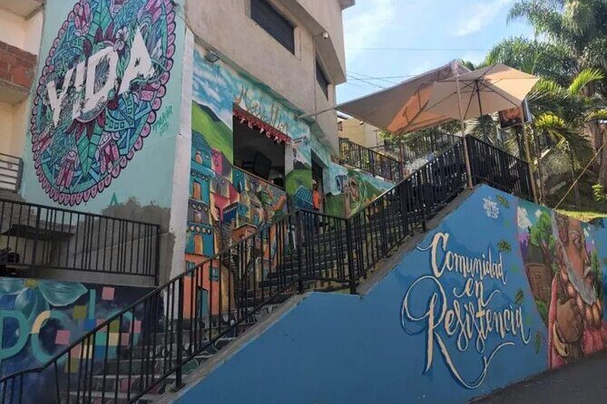 Grafiti tour Commune 13 in Medellin with other travellers - Who should book this Graffitour in Medellín