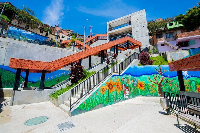 Grafiti tour Commune 13 in Medellin with other travellers - Should you book the Graffitour Commune 13?