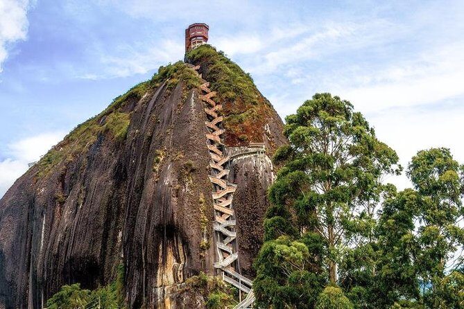 Guatape and El Peñol Day-Trip from Medellin - Getting there from Medellín: pickup, minivan comfort, and timing