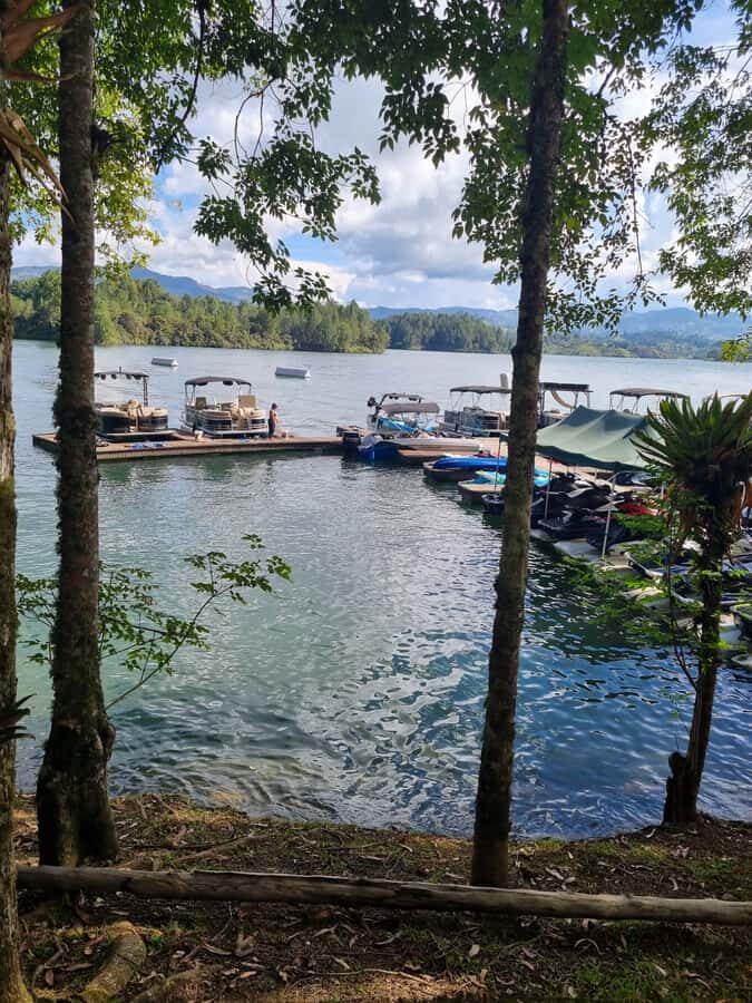 Guatapé: Day trip with Transport, Food & Boat - The human touch: guide styles you can actually feel