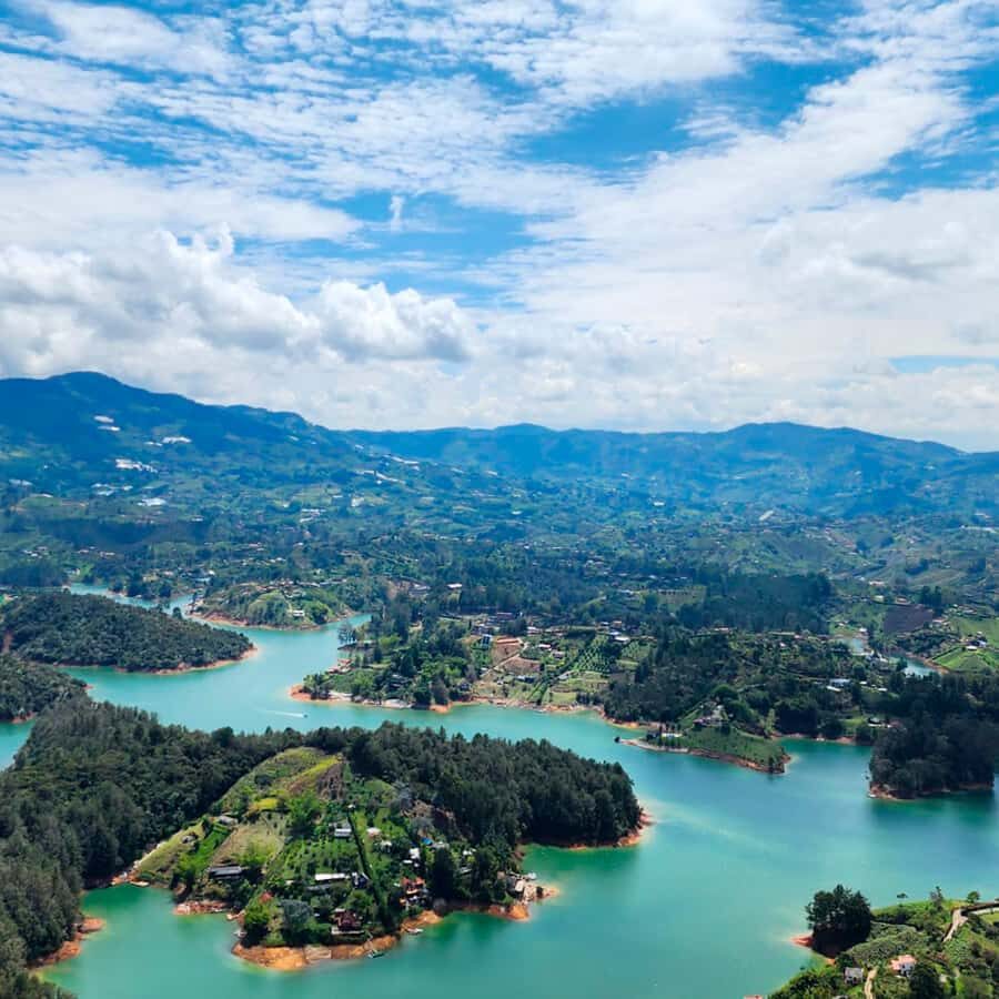 Guatapé & Peñol Rock Day Group Tour - Alto del Chocho and El Nuevo Peñol: viewpoint and regional flavor on the way to La Piedra