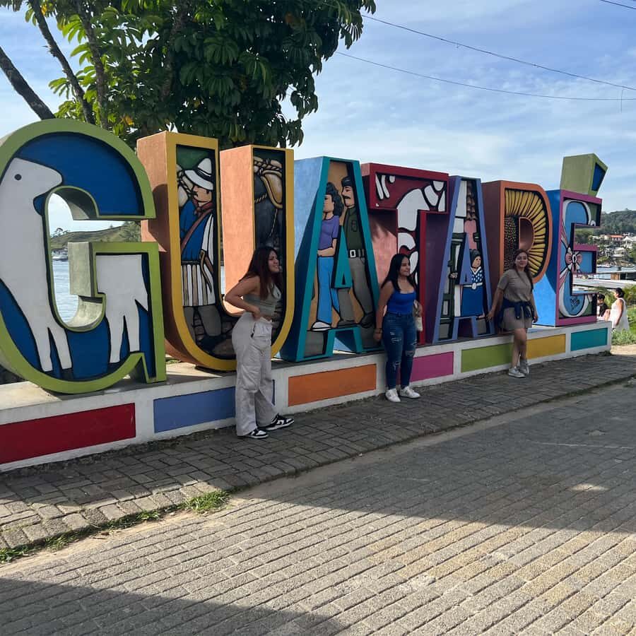 Guatapé & Peñol Rock Day Group Tour - Logistics that can make or break the day: leaving on time and where you end up