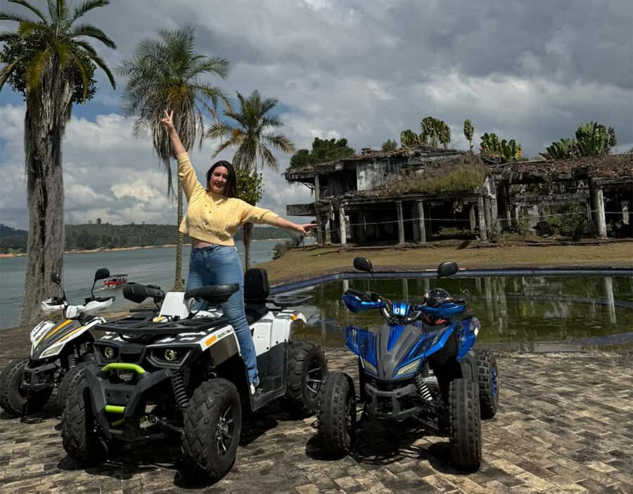 Guatapé Tour by Chiva + Visit to Pablo Escobar's Hacienda - Key highlights worth your attention