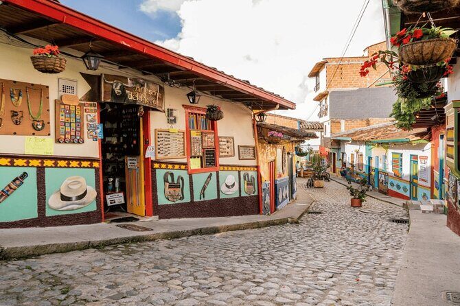 Guatape Tour from Medellin (Shared and Private Tour) - A Full-Day Guatapé Loop From Medellín (Shared or Private)