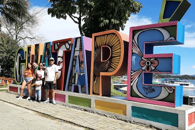 Guatape Tour from Medellin (Shared and Private Tour) - Guatapé Town Walking Time: Zócalos, Malecón, and Main Park