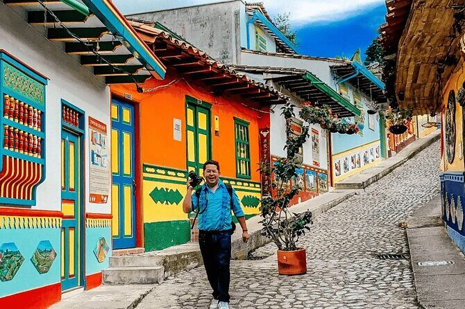 Guatape Tour from Medellin (Shared and Private Tour) - Food, Guide, and Comfort: Breakfast Paisa and a Real Lunch Stop