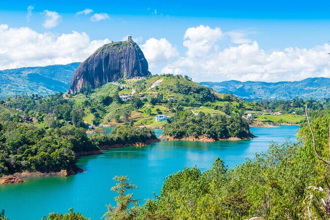 Guatapé Tour: Piedra del Peñol with Boat Tour, Breakfast, Lunch - Medellín pickup to return: how the day actually feels
