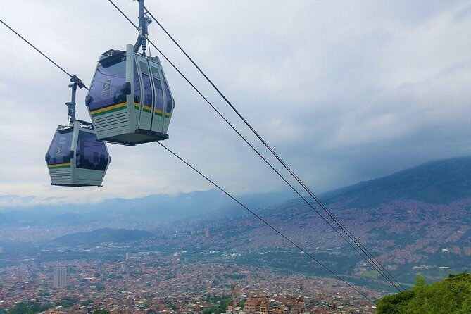 Half day city tour including fruit tasting - Metrocable Juan XXIII: one ticket that turns views into context