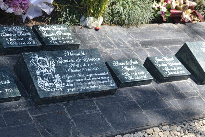 Historical Tour in Pablo Escobar - Stop 3: Montesacro Cemetery and the Tombs You’ll Recognize