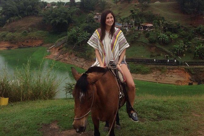 Horseback Riding Adventure from Medellin - Mounting up: how first-time riders get comfortable