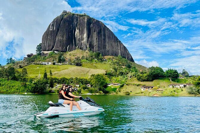Jetskiing in Guatapé Antioquia - What a 1-Hour Private Jet Ski Ride on Guatapé Actually Includes