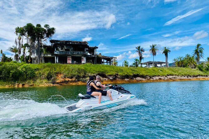 Jetskiing in Guatapé Antioquia - Time on the Water: Speed, Staying in Control, and Possible Extensions