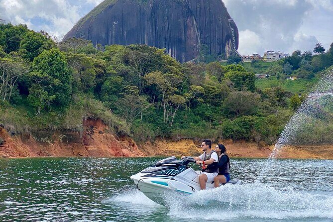 Jetskiing in Guatapé Antioquia - Marina Perks After the Ride: Lounge Time, Showers, and Food