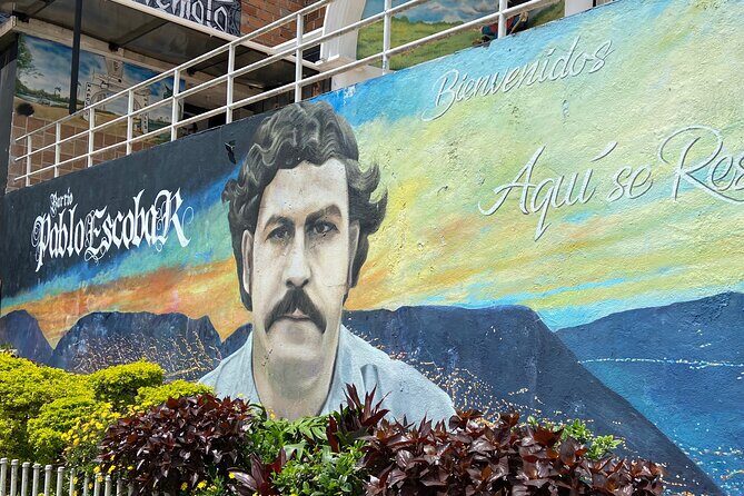 Knowing the history of Pablo Escobar Tour - Cementerio Jardines Montesacro: the tomb stop you should treat gently