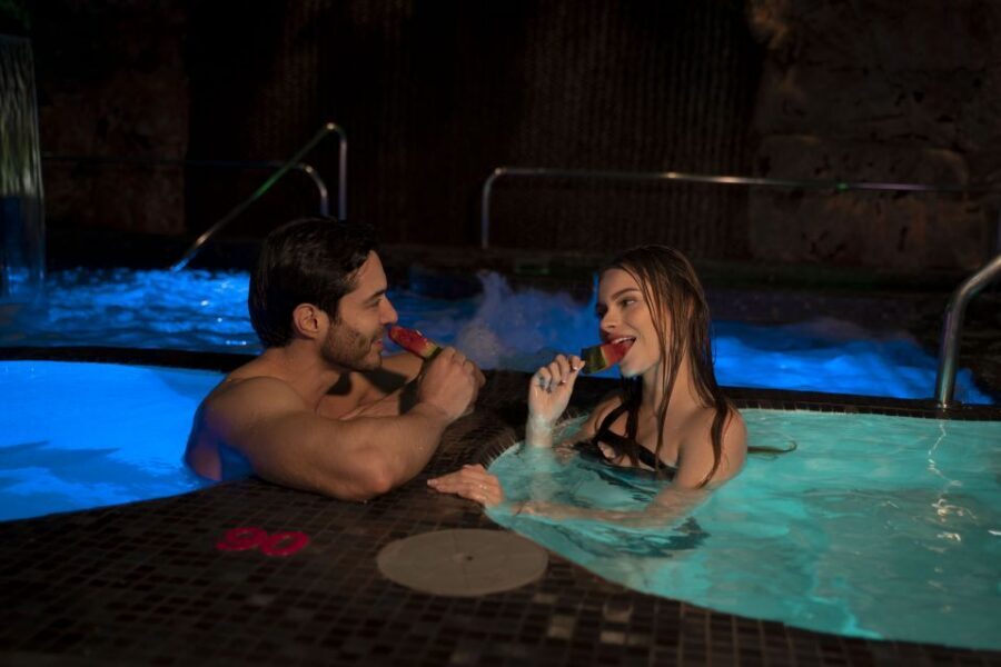 MedelIín: Full Body Massage and Water Therapy Experience - The full-body deep relaxation massage: where the day pays off