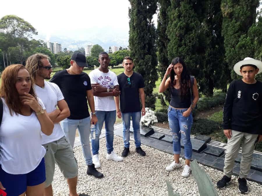 Medellin and Guatape Full Day Pablo Escobar Tour - A 10-hour Medellín to Guatapé plan that feels full, not rushed