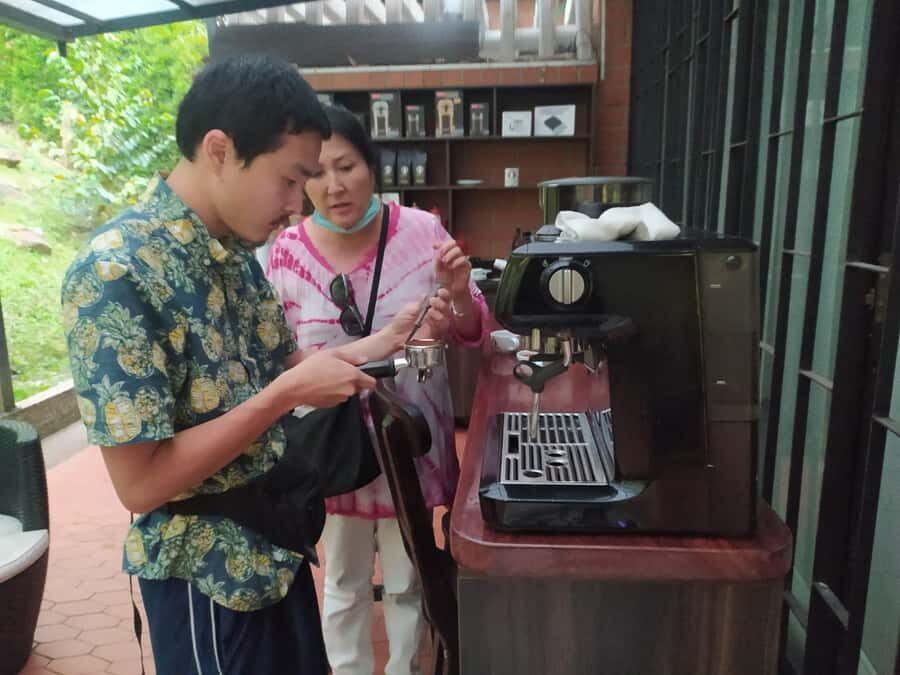 Medellin: Avoeden Café Coffee Brewing Workshop - Coffee-Crop-to-Cup at Avoeden Café (El Poblado)