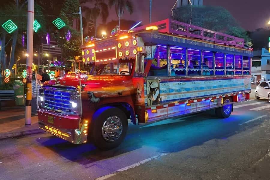 MEDELLIN: CITY TOUR CITY NIGHT TOUR + OPEN BAR - Puente de la 4 Sur and the ride toward El Poblado