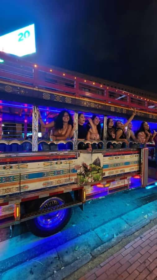 MEDELLIN: CITY TOUR CITY NIGHT TOUR + OPEN BAR - FAQ