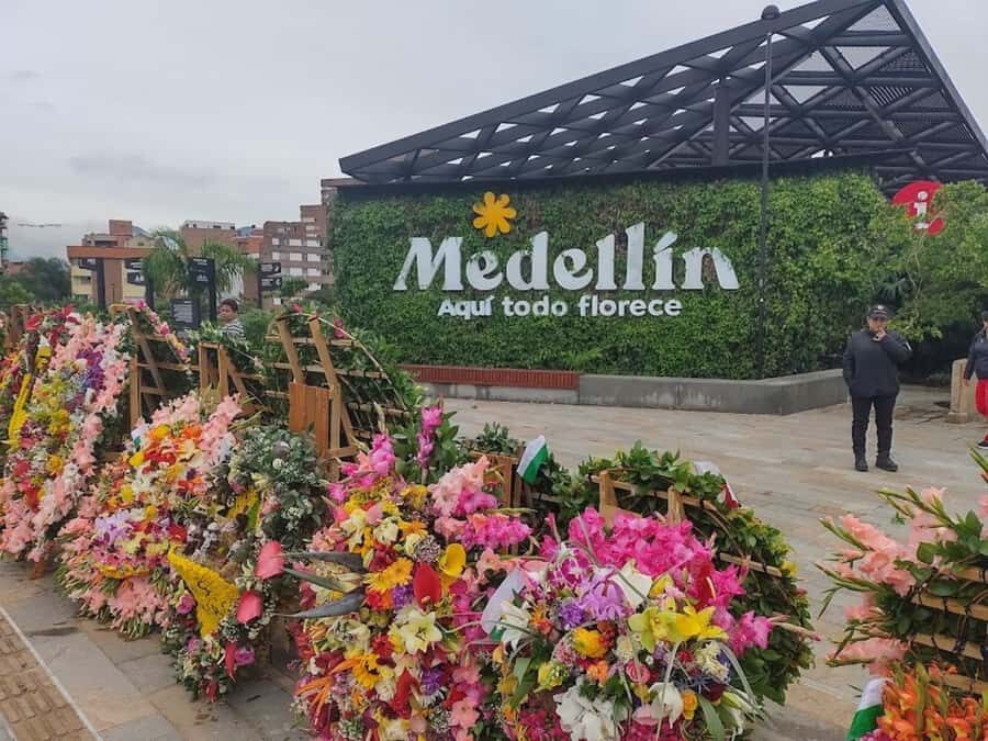 MEDELLIN: CITY TOUR MEDELLIN + GRAFFITOUR COMUNA 13 - The real timing: why a 4-hour label can feel like a full day