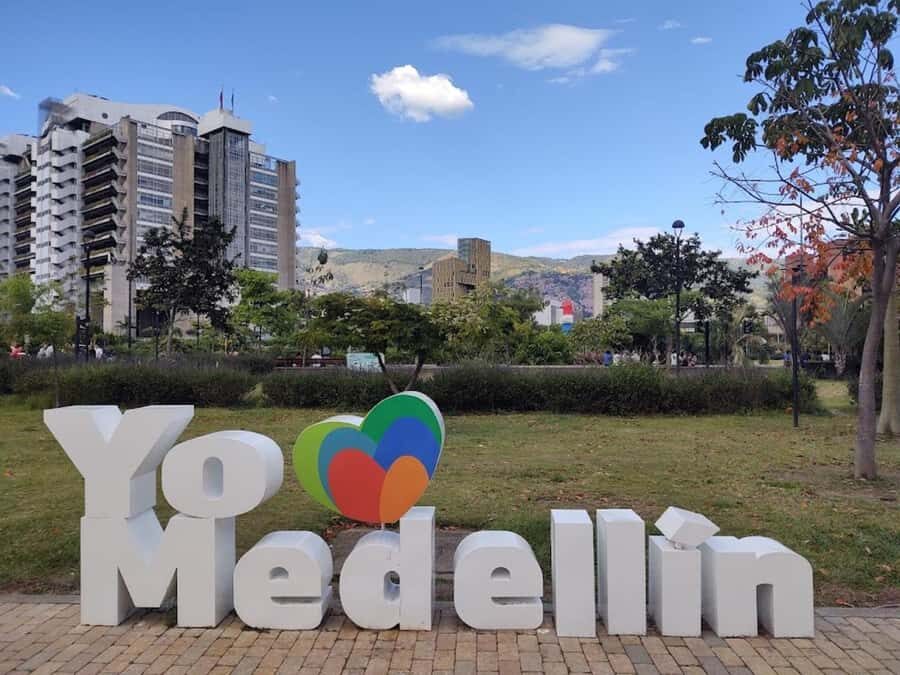 MEDELLIN: CITY TOUR MEDELLIN + GRAFFITOUR COMUNA 13 - Metro and Metrocable: how transportation becomes a story