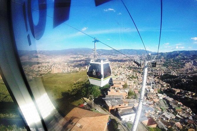 Medellin City Tour with cable car, lunch, and Fernando Botero´s - Metrocable panoramas plus Parque de la Luz stops