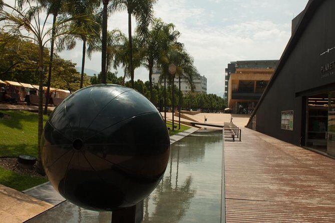 Medellin City Tour with Plaza de Botero and Antioquia Museum - Full-day upgrade: Pueblito Paisa, lunch, and Metrocable (the commuting cable car)