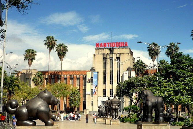 Medellín City Tour - Plaza Botero: 23 sculptures and a lesson in looking slowly