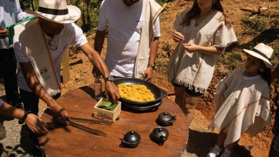 Medellin: Coffee and fruit tour - The break times and photo stops that make the tour feel real