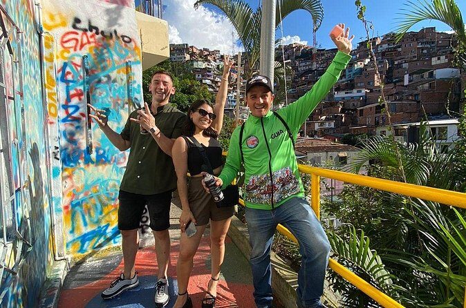 Medellin Commune 13 Historic Tour With Snacks and Drinks - Street dance and improvisation: when it stops feeling like a tour