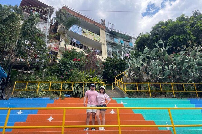 Medellin Commune 13 Historic Tour With Snacks and Drinks - Getting to Cra. 108 #38-12 without losing time
