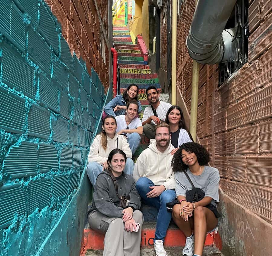 Medellín: Comuna 13 (Graffitour) Discover the Transformation - Viewpoint for Night Views and the Slide Moment (Deslizar)