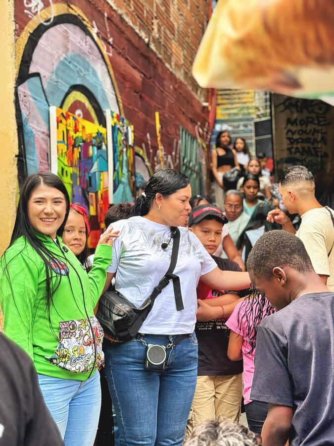 Medellín Comuna 13 local guides snacks and your own graffiti - Key Things You’ll Like About This Medellín Comuna 13 Tour
