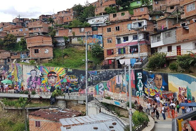 Medellín & Comuna 13 Private Tour - The metro-to-cable car moment at Estación Metro San Javier