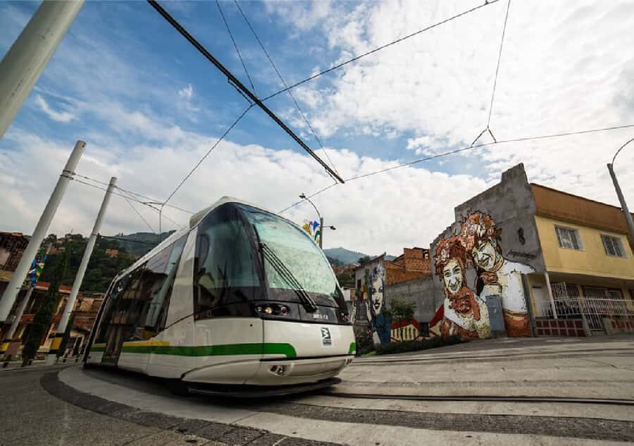 Medellín: Comuna 13, Pueblito Paisa, & Antioquia Museum Tour - Price and value: what $231 includes (and what it saves you)