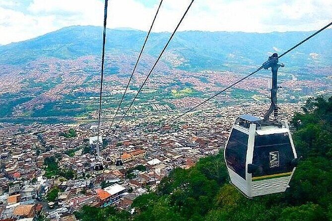 Medellín Comuna 13 Tour Graffiti Culture and Cable Car Ride - Stop 1: Graffitour Comuna 13 with Local Guides (and Context)