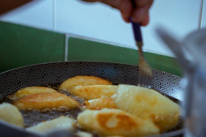 Medellin: Empanada Cooking Class by Local Chef in Comuna 13 - Getting There: Juan XXIII Pickup and the Comuna 13 Walk