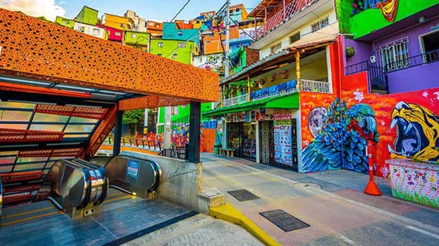 Medellin: Graffiti Tour Comuna 13 - SUV Pickup, Private Group, and the Security Factor