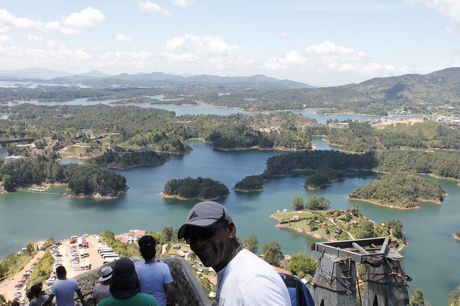 Medellin : Guatape SEMI PRIVATE EXPERIENCE - Timing, group size, and where the meeting point matters