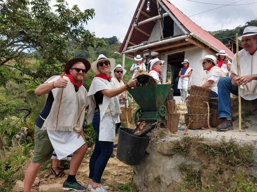 Medellín: Guatape Village with Coffee and Fruit Tasting Tour - Finca La Rivera coffee: the hands-on part that actually teaches