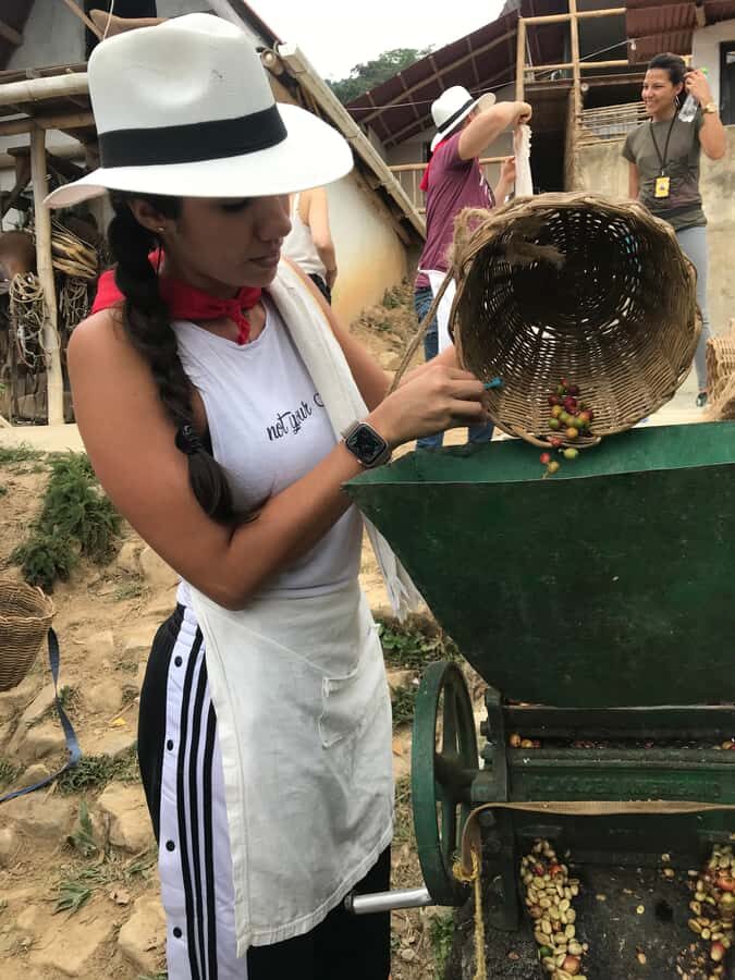 Medellín: Guatape Village with Coffee and Fruit Tasting Tour - Guatapé: a guided walk through the colorful side of Antioquia