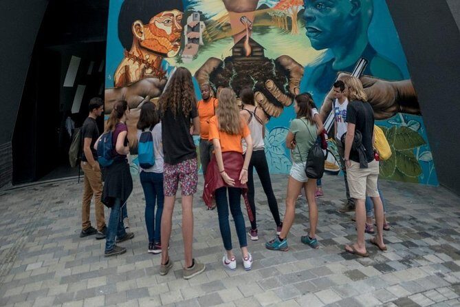 Medellin: Mémoire et Transformation - Une Visite Authentique - A 35-dollar route that uses Medellín’s transport as the main character