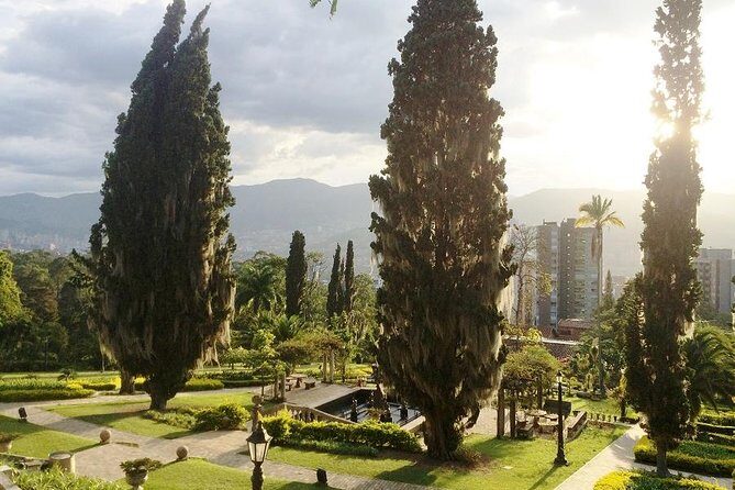 Medellín Museums Tour and Fernando Botero´s Antioquia museum - Pickup from your AirBnB or hotel: the small detail that prevents big stress