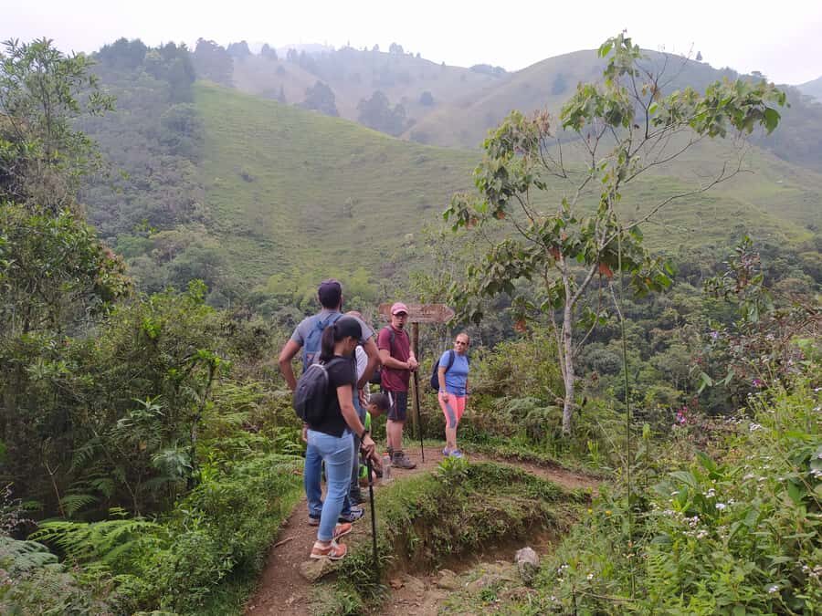 Medellín: Nature Experience & Waterfall-Hike - The 90-minute hike to La Miel: follow the river, then feel the drop