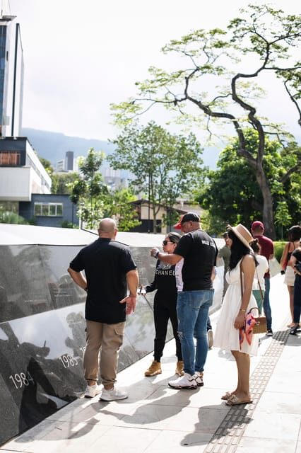 Medellín: Pablo Escobar Tour incl. museum & transportation - Virgen Rosa Mystica: a first photo stop with guided context