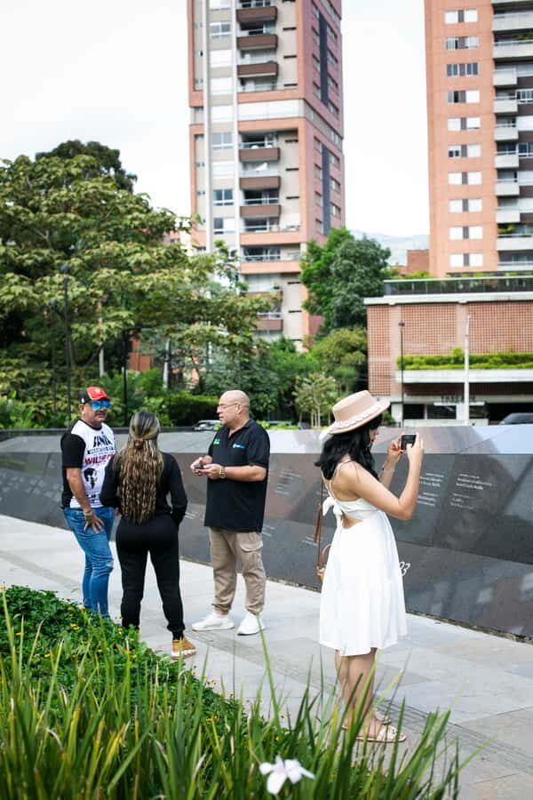 Medellín: Pablo Escobar Tour incl. museum & transportation - Inflexión Memorial Park: seeing how the city remembers