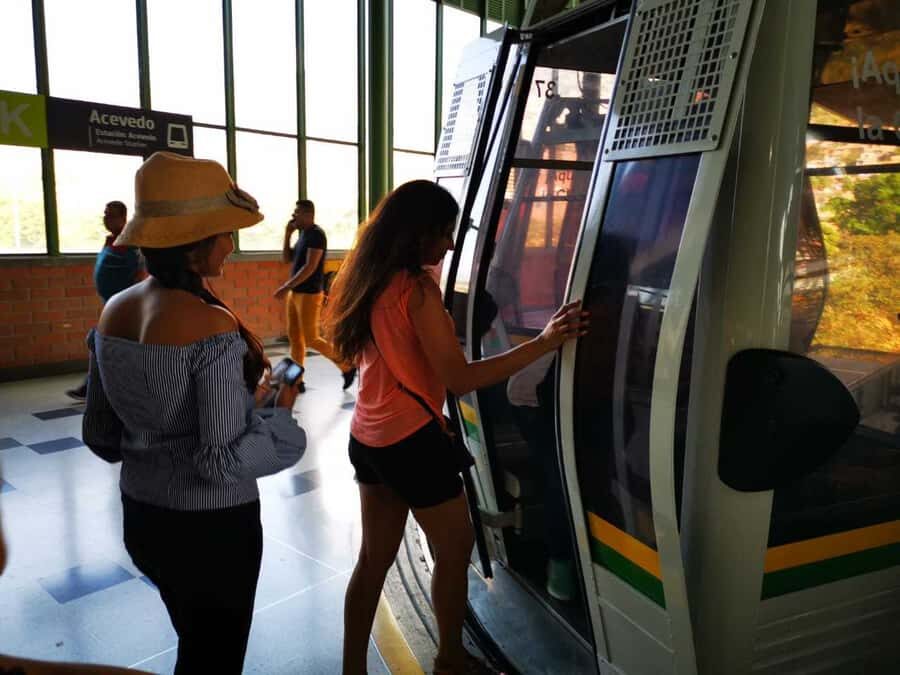Medellin: Private City Tour - Downtown Moves: Gardel, Botero Plaza, and El Centro Coffee