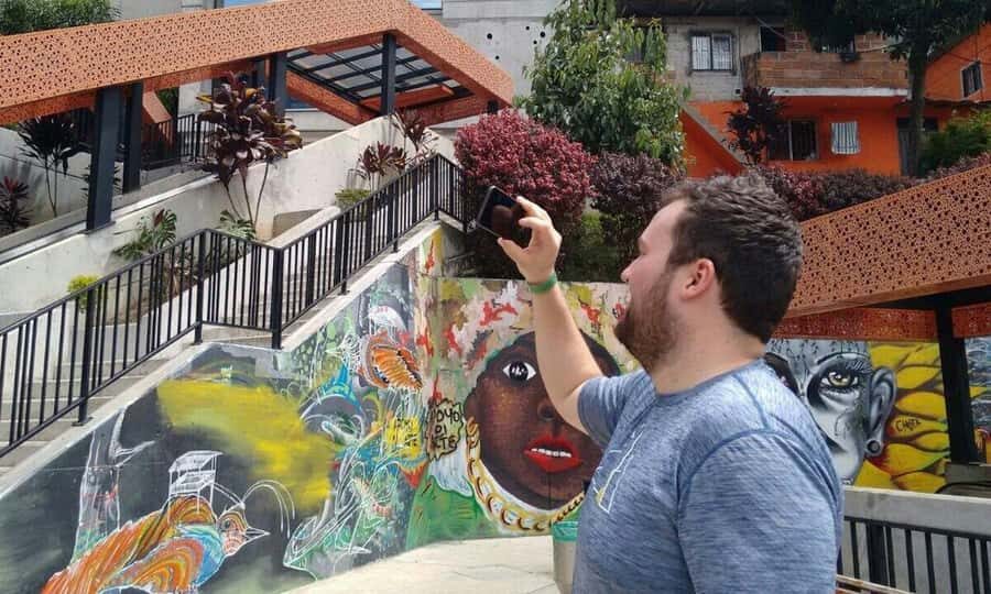 Medellín: Private City Tour and Comuna 13 Tour - Parques del Río Medellín and Junín Street: renewal you can see