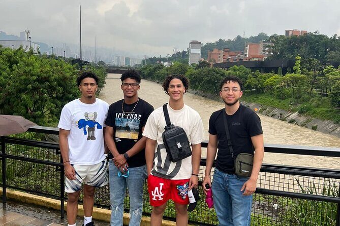 Medellin: private city tour with train and metro cable - Parques del Río: Medellín Mountain and a strong finishing moment